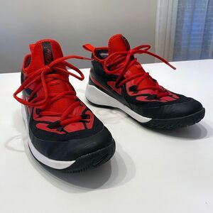Nike‎ Future Court 2 Kid's Youth Red Black Sneakers Style BQ5628-002 US Size 7Y